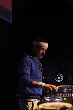 IMG_0257_The_room_2011.jpg