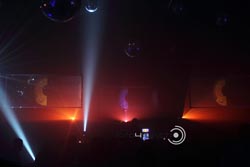 bMK4_2743_The_room_2011.jpg